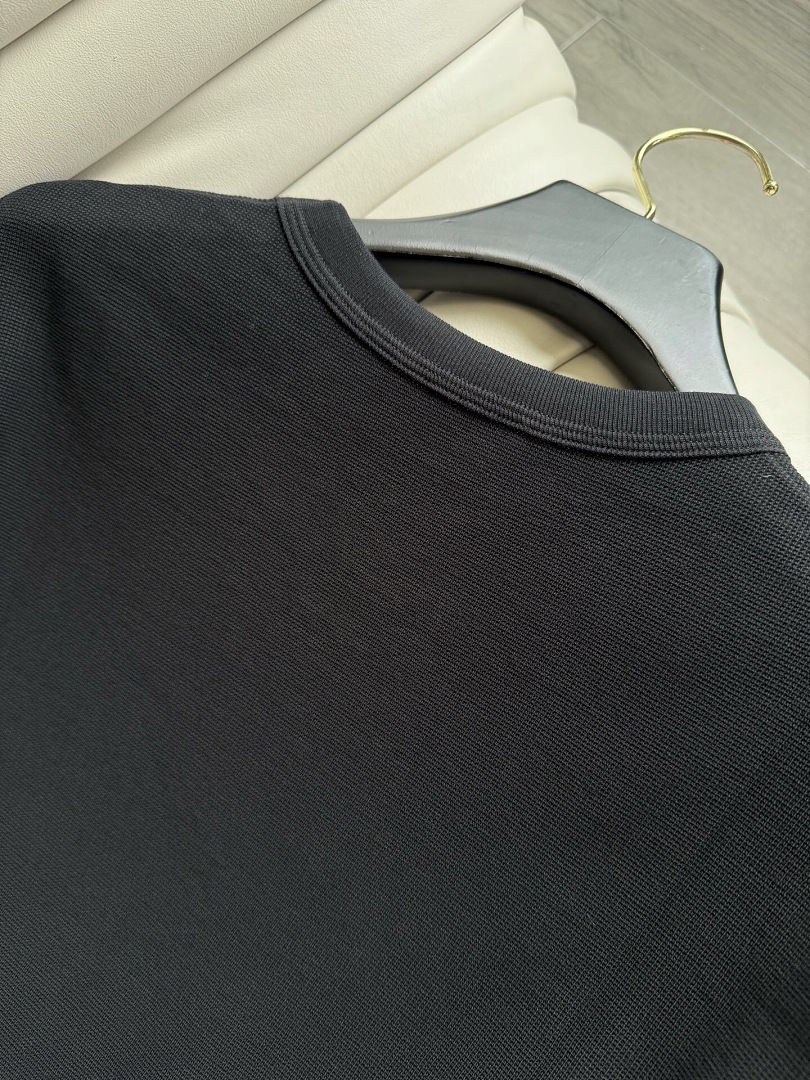 Unbranded Triangle Knitted Threaded Edge T-Shirt - Image 9