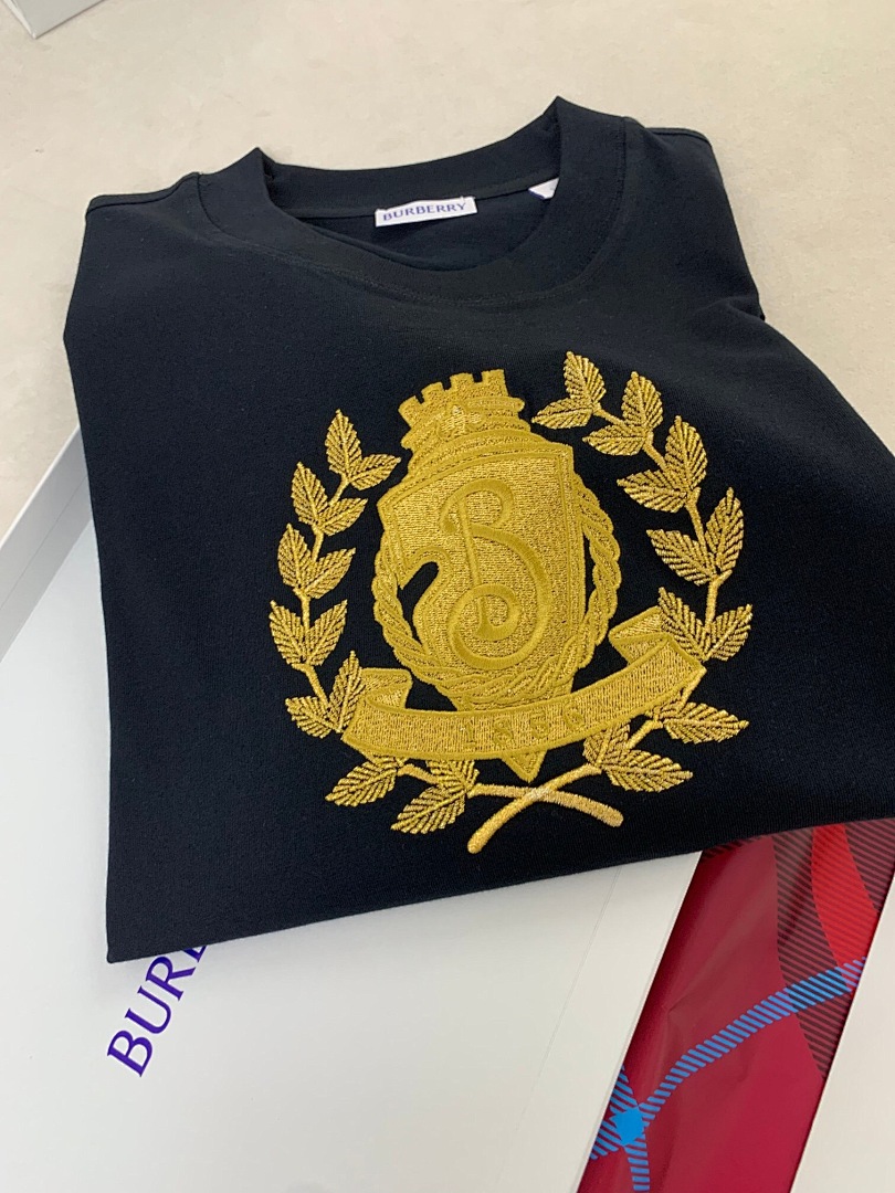 Burberry Embroidered Leaf Tee - Image 9