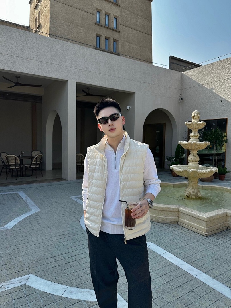 Unbranded Velvet Vest (White) - Image 10