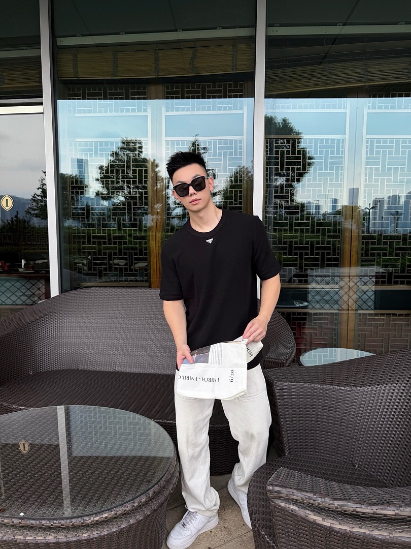 Unbranded Triangle Knitted Threaded Edge T-Shirt - Image 15