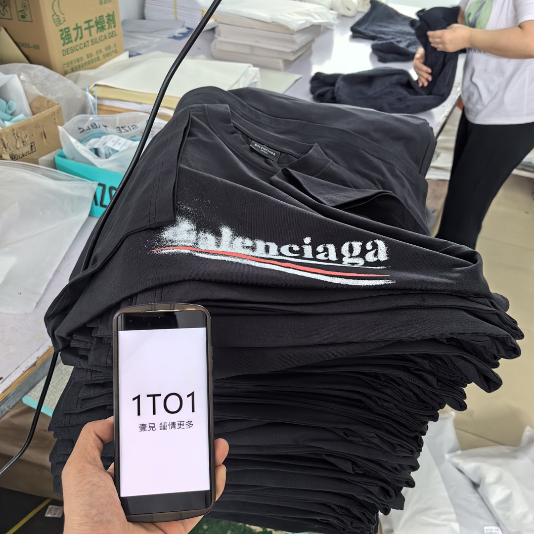 Balenciaga Print T - Image 2