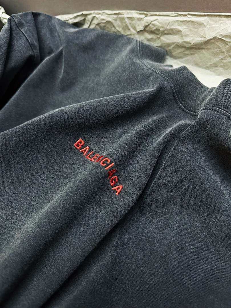 Balenciaga Red Embroidered T - Image 10