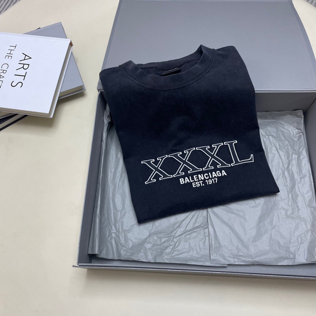 Balenciaga XXXL Short Sleeve - Image 7