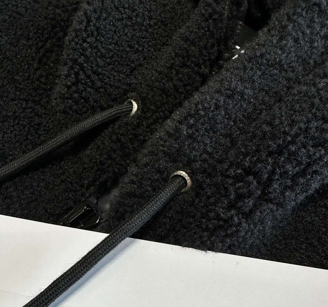 Celine Fleece - Image 10
