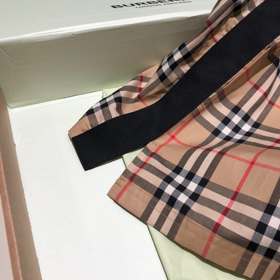Burberry Black Short (Women) - Image 8