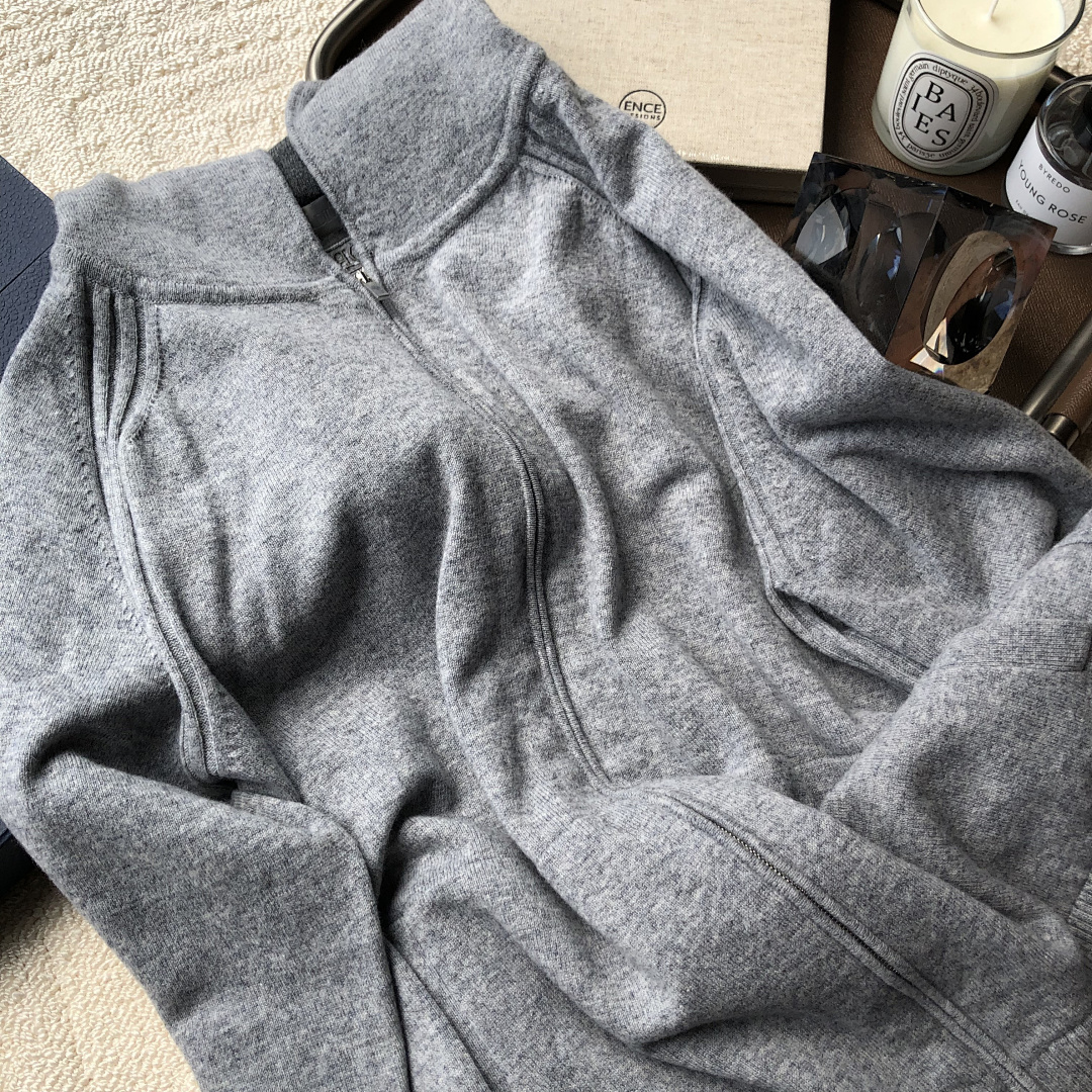 Unbranded Embroidered Fleece - Image 8