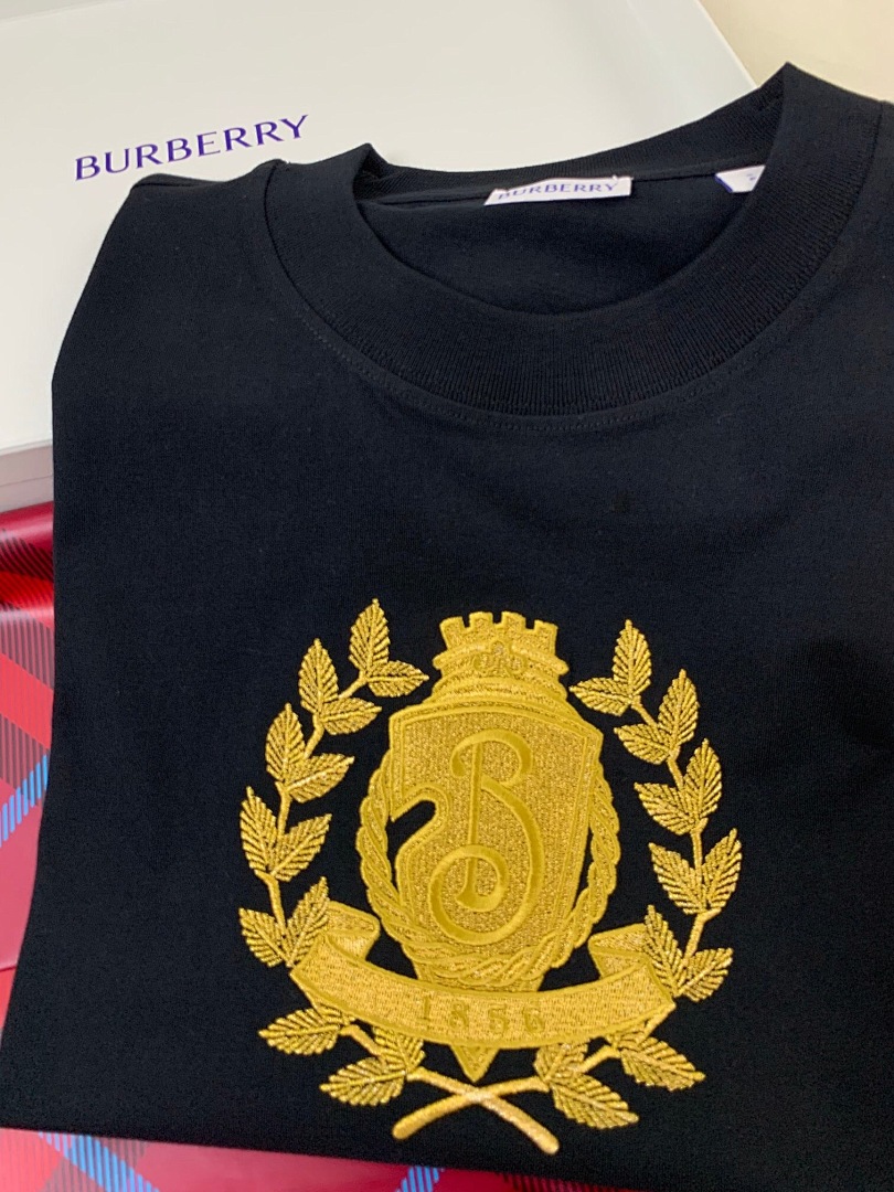 Burberry Embroidered Leaf Tee - Image 11