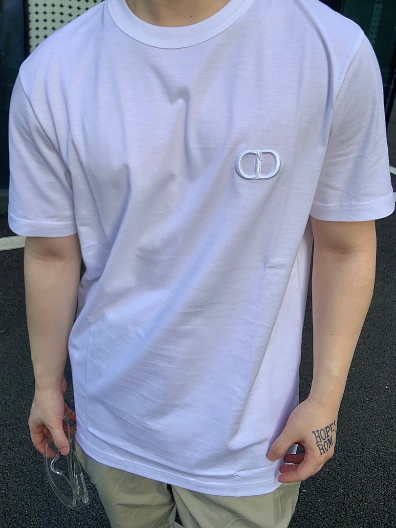 Unbranded CD Embroidered Short Sleeve - Image 9