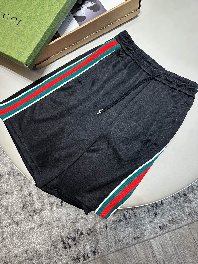Gucci GU Red Green Strap Striped Short - Image 4