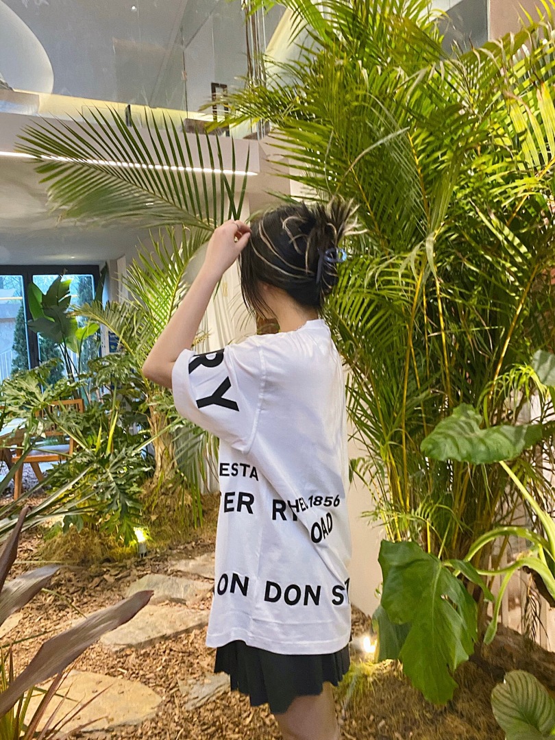 Burberry T - Image 15
