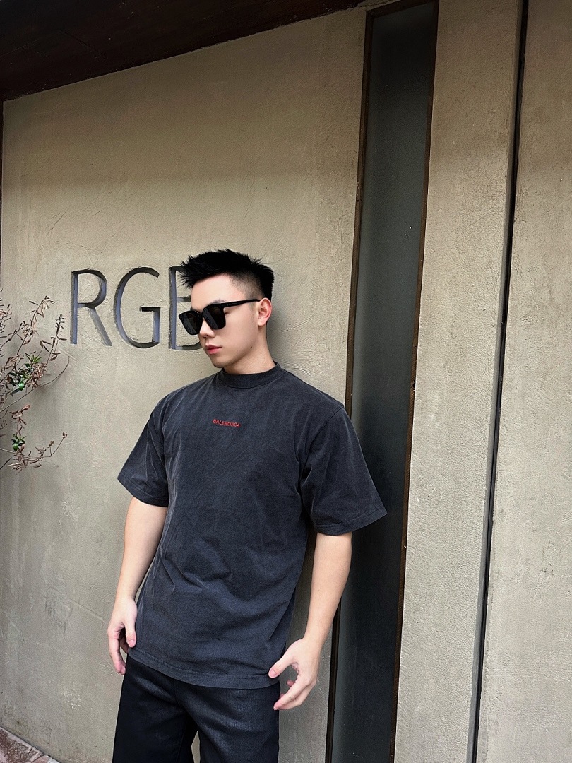 Balenciaga Red Embroidered T - Image 19
