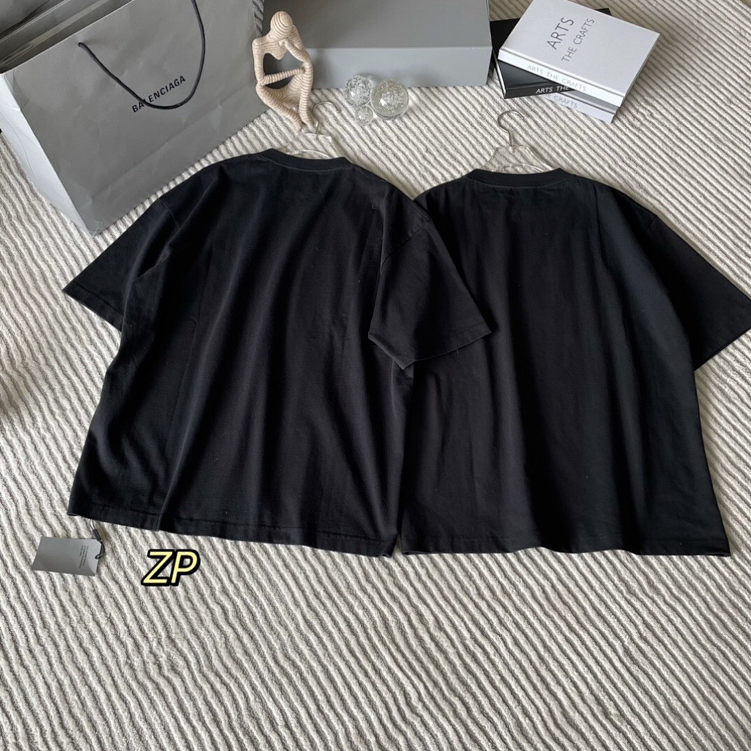 Balenciaga T - Image 5