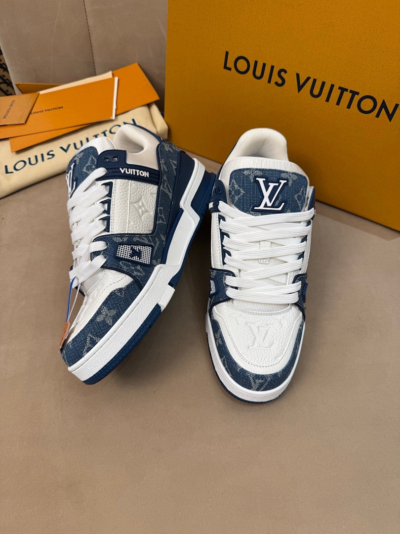 Unbranded Trainer