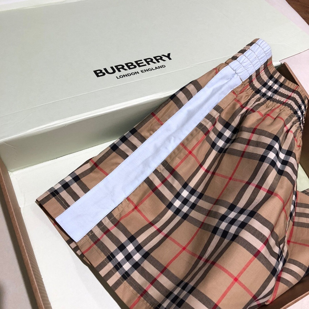 Burberry White Short (Women) - Image 11
