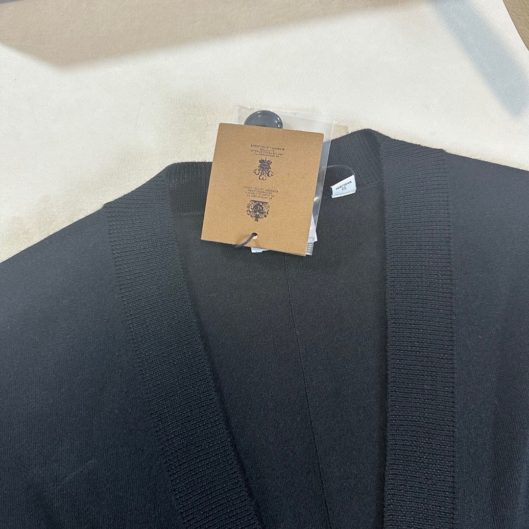 Burberry Solid V Collar Single Buckle (Women) - Image 11