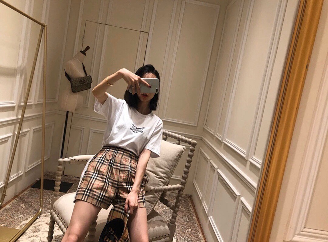 Burberry White Short (Women) - Image 22