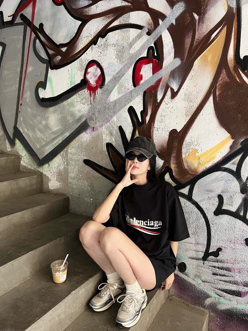 Balenciaga Print T - Image 17