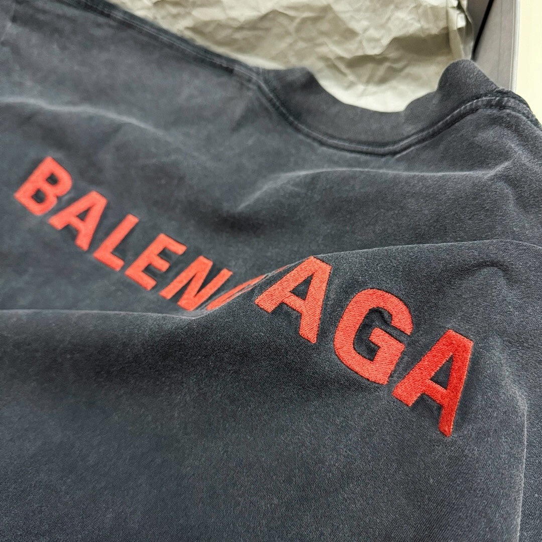 Balenciaga Red Embroidered T - Image 9