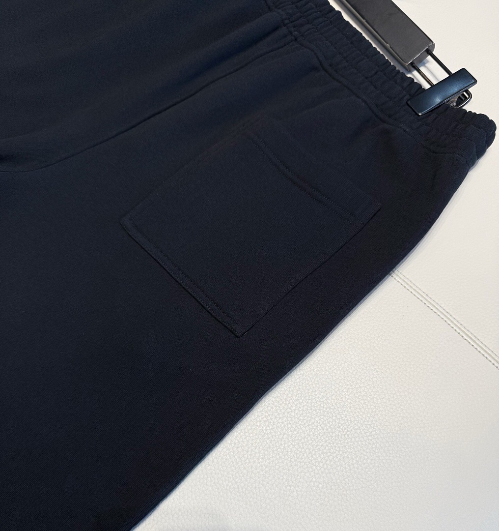 Burberry Label Short - Image 9