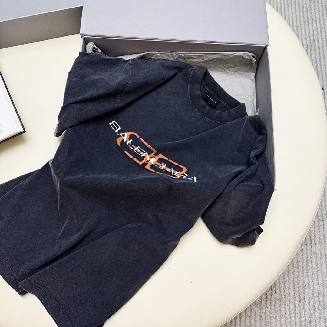 Balenciaga Print T - Image 10