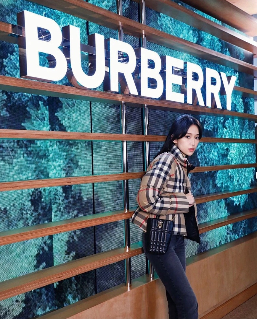 Burberry Plaid Print Short Velvet (Women) - Image 21