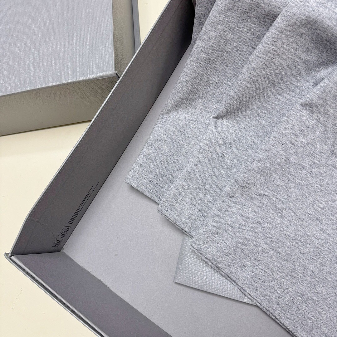 Balenciaga Floral Gum Strap T - Image 12