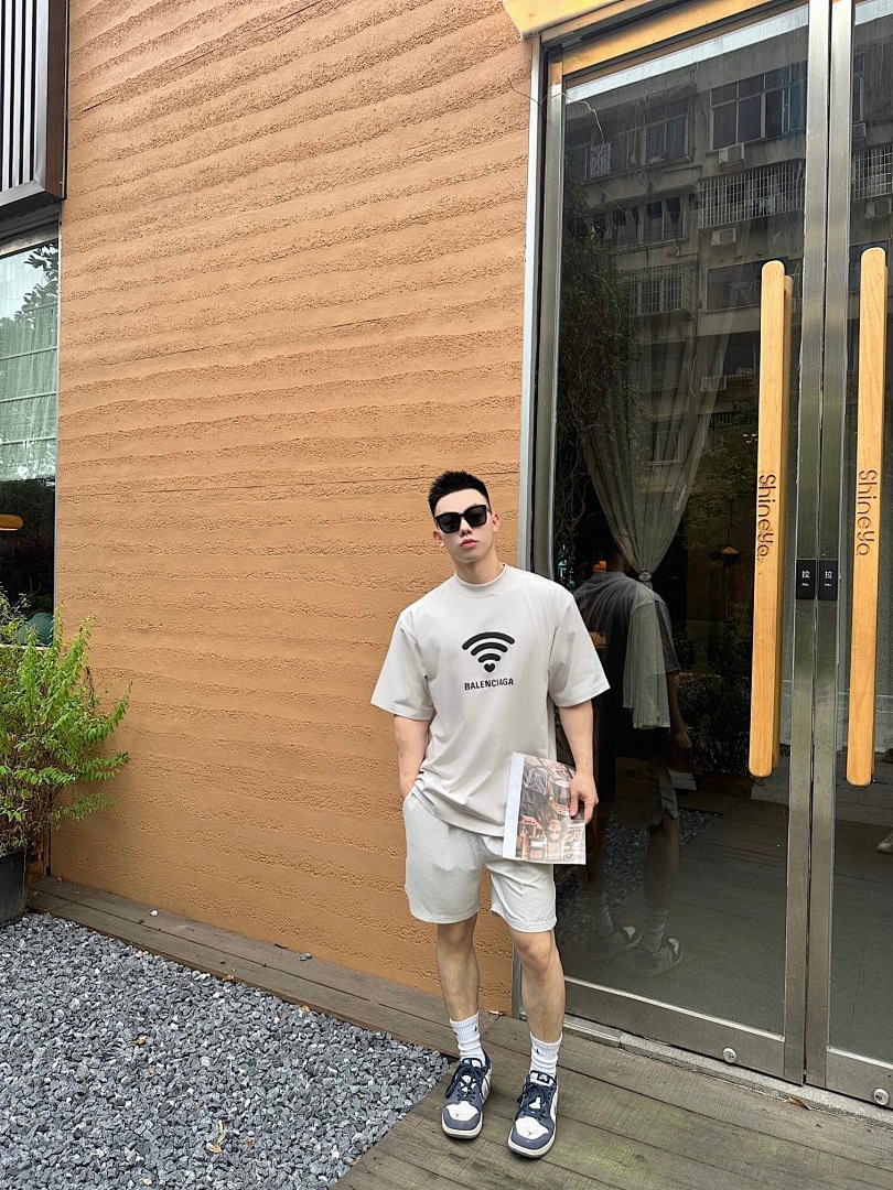 Balenciaga 520 Limited Exclusive Short Sleeve - Image 16