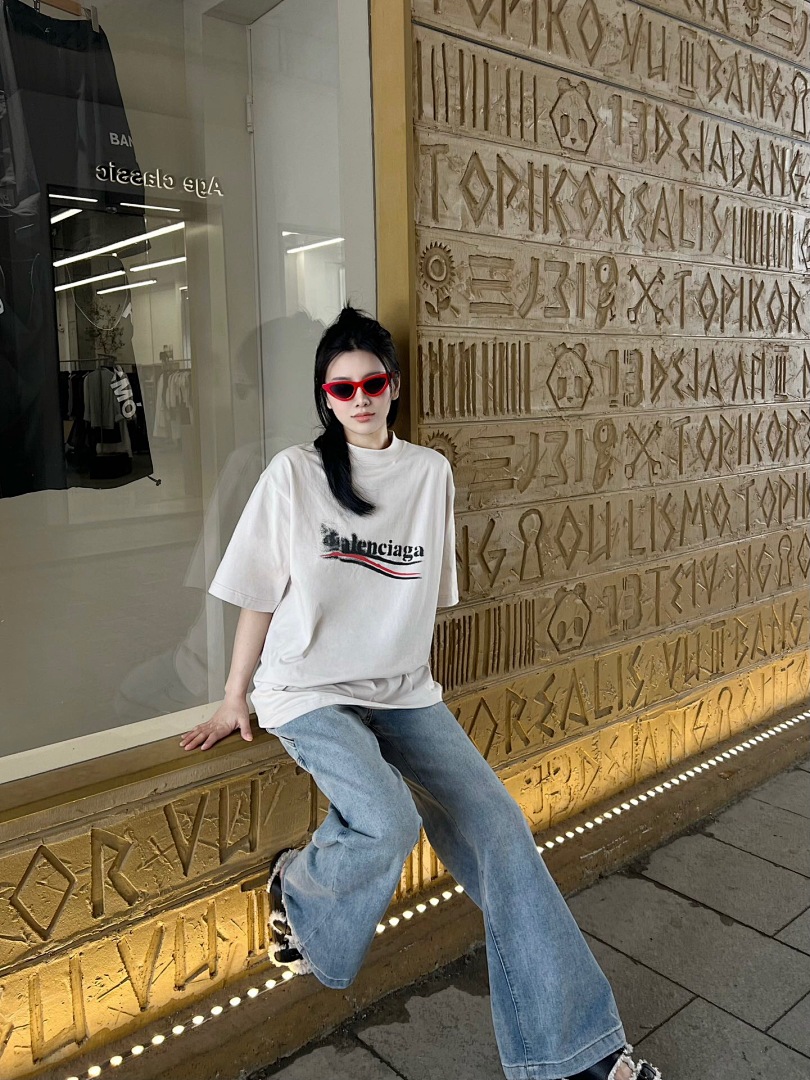 Balenciaga Print T - Image 13
