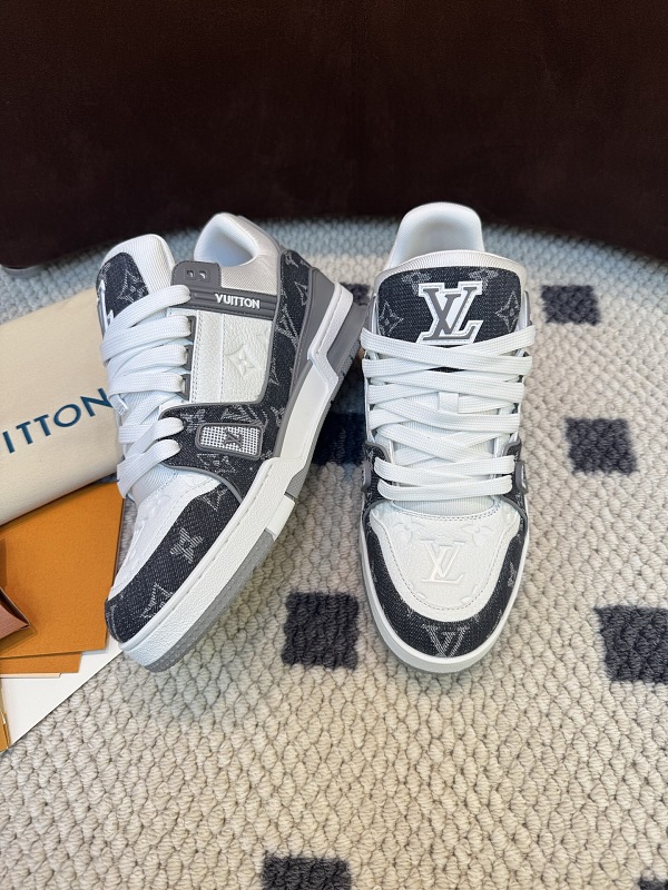 Unbranded Trainer