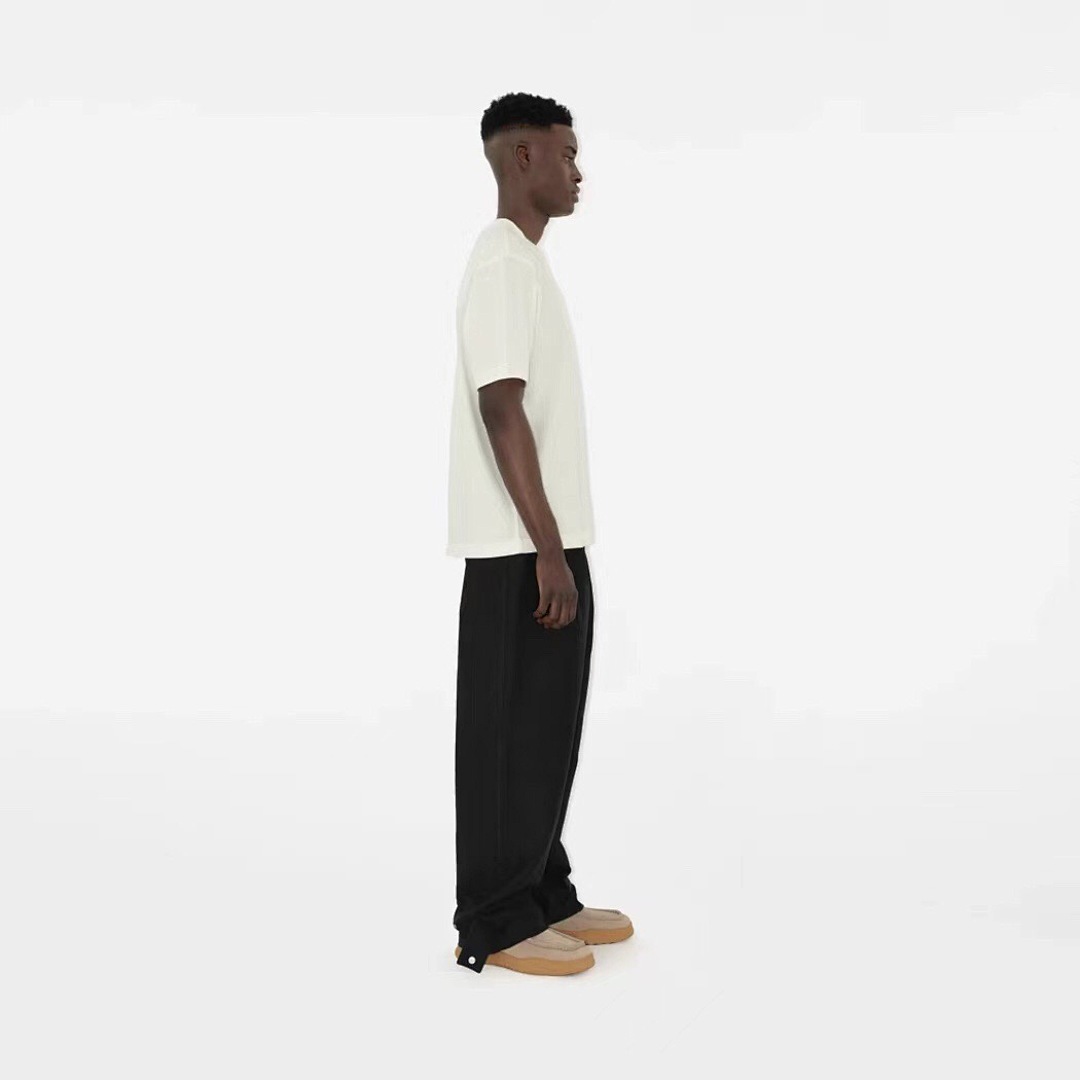 Burberry Water Embroidered T - Image 24