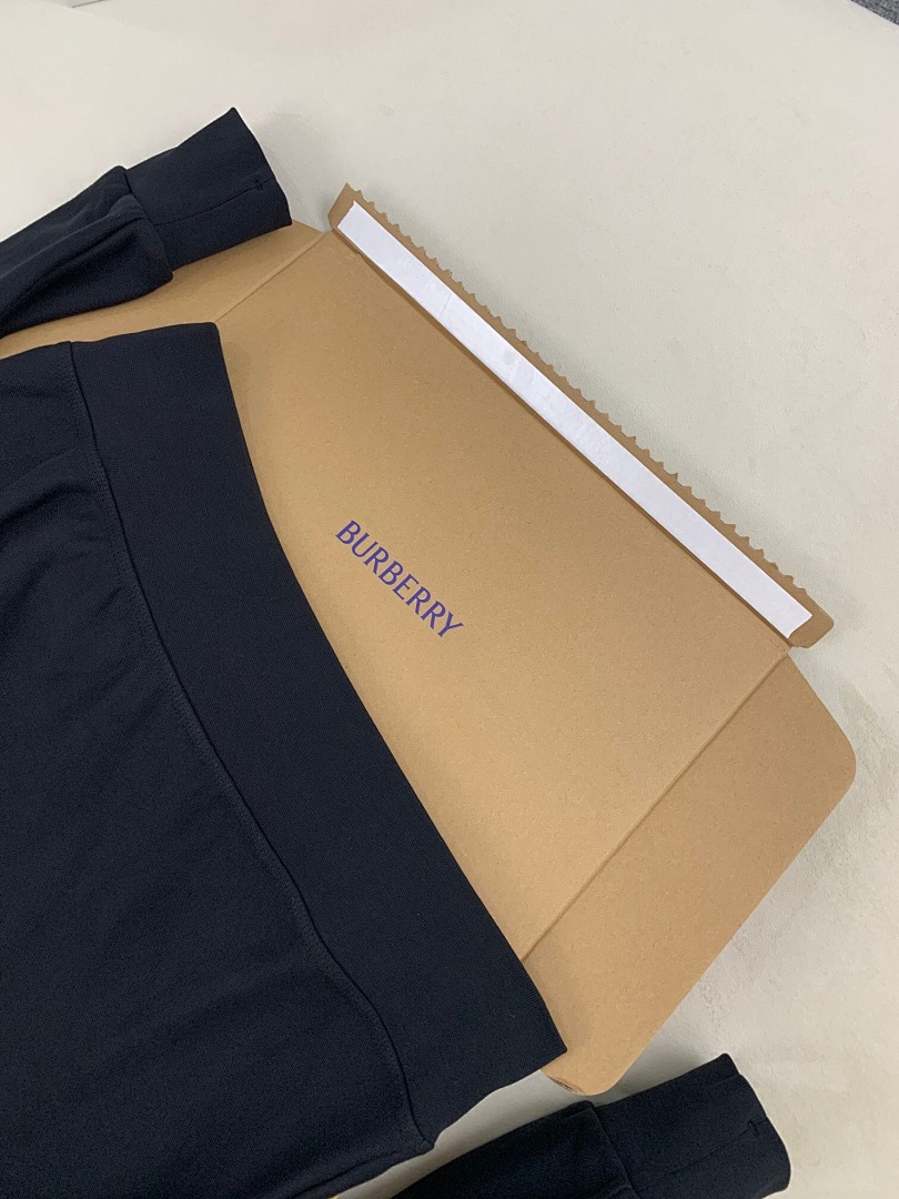 Burberry BU Velvet Collar - Image 7