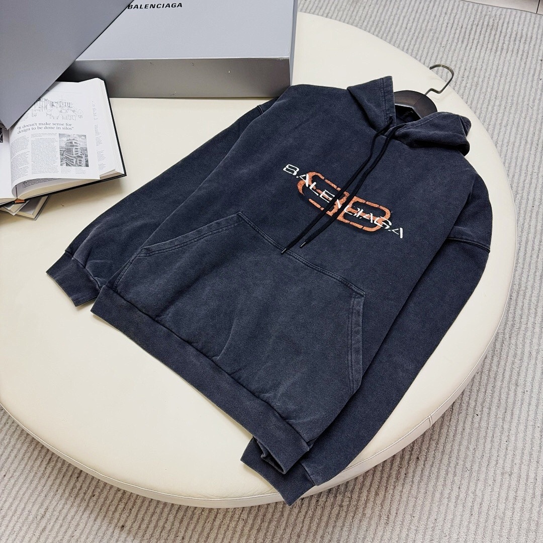 Balenciaga Print - Image 4