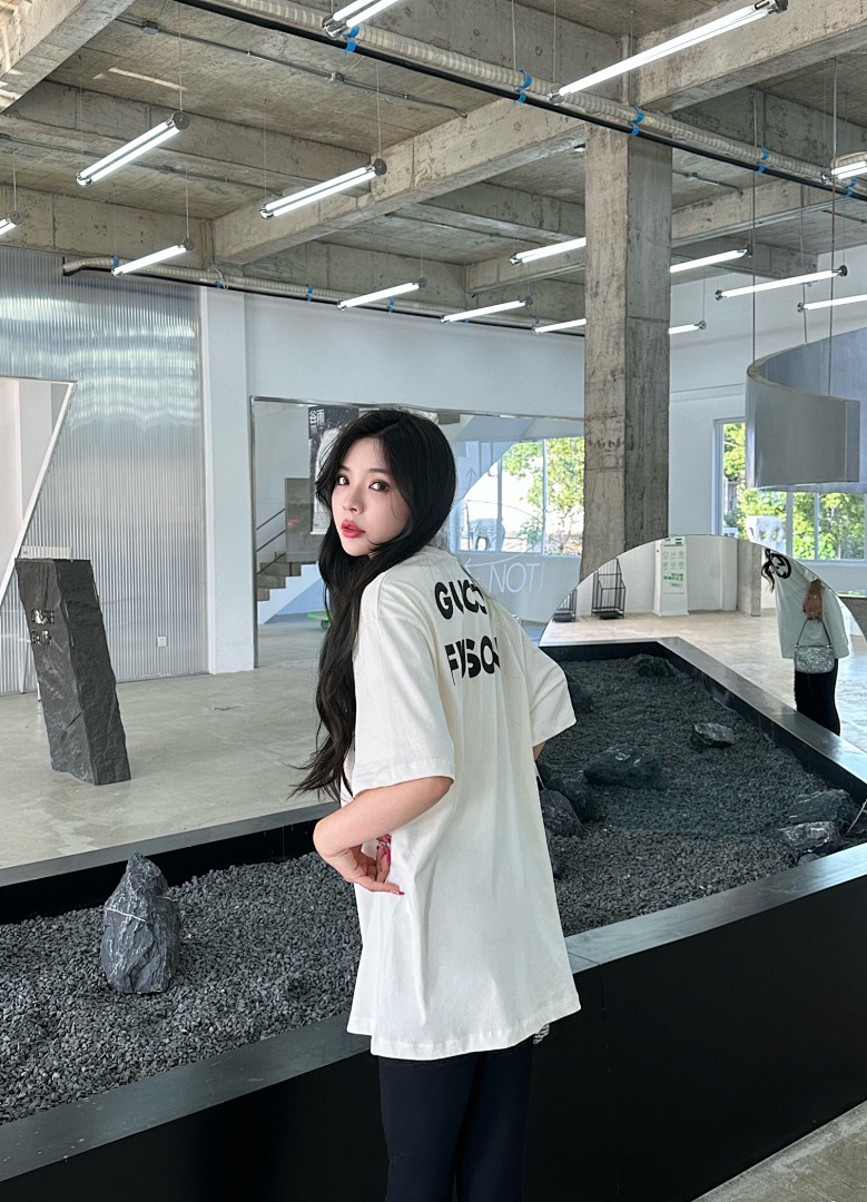 Gucci T White - Image 18