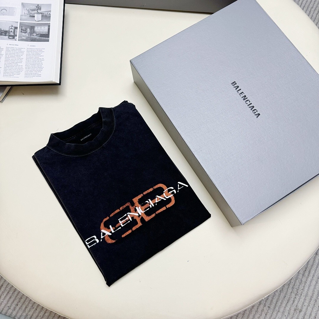 Balenciaga Print T - Image 12