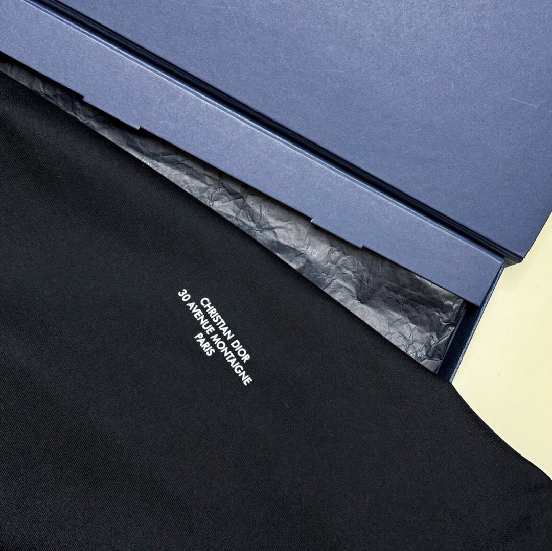 Unbranded DR Small Print T (Black) - Image 9