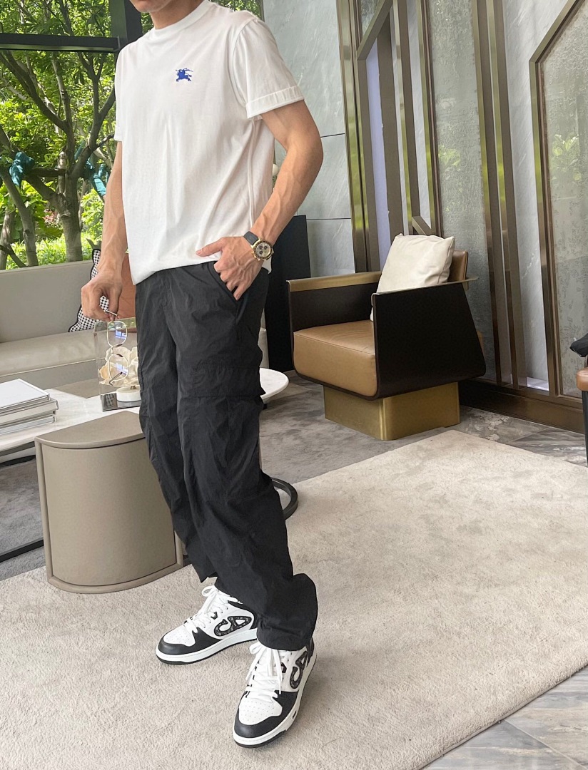 Burberry Embroidered T - Image 21