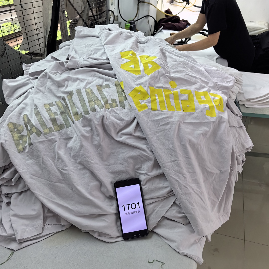 Balenciaga BA Gum Strap Short Sleeve - Image 2