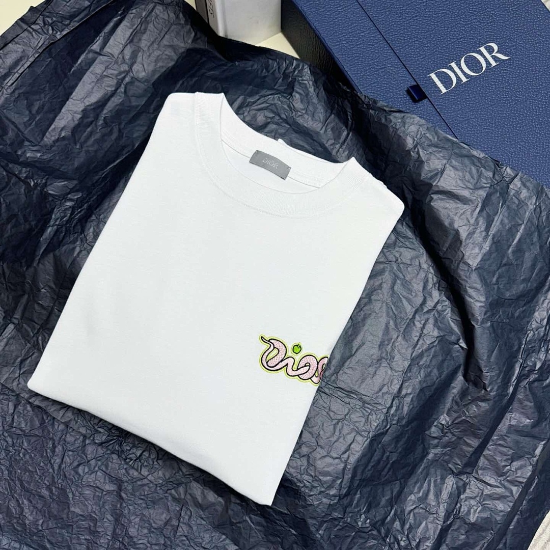 Unbranded DR Embroidered T - Image 11