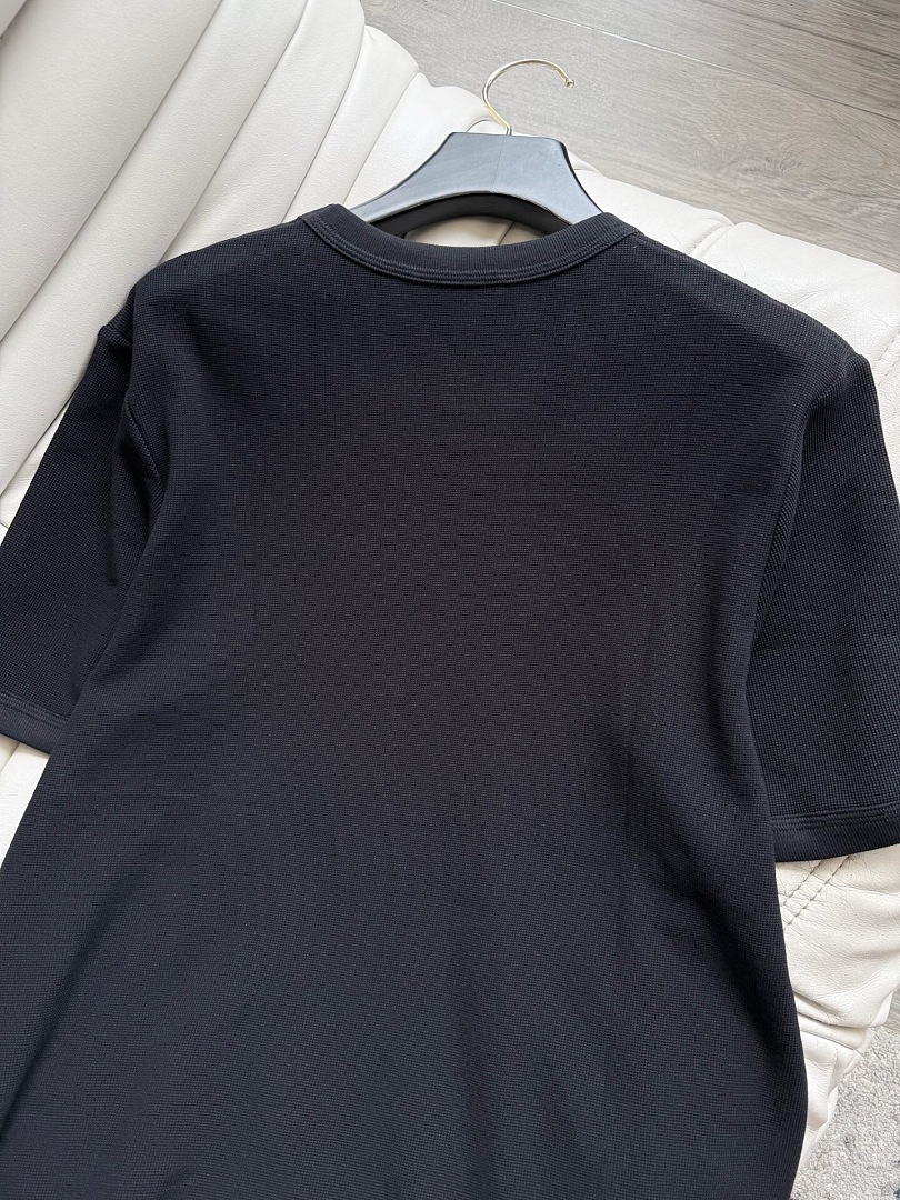 Unbranded Triangle Knitted Threaded Edge T-Shirt - Image 10