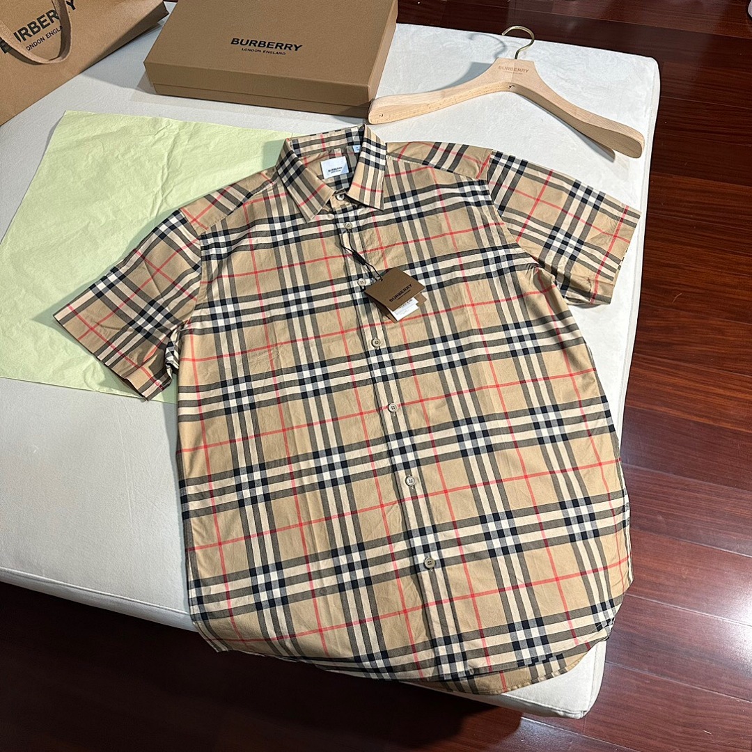 Burberry Short Sleeve - Image 3