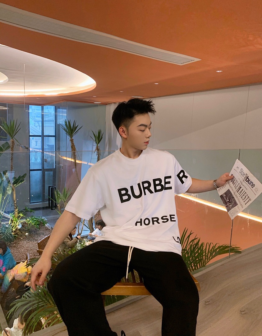 Burberry T - Image 16