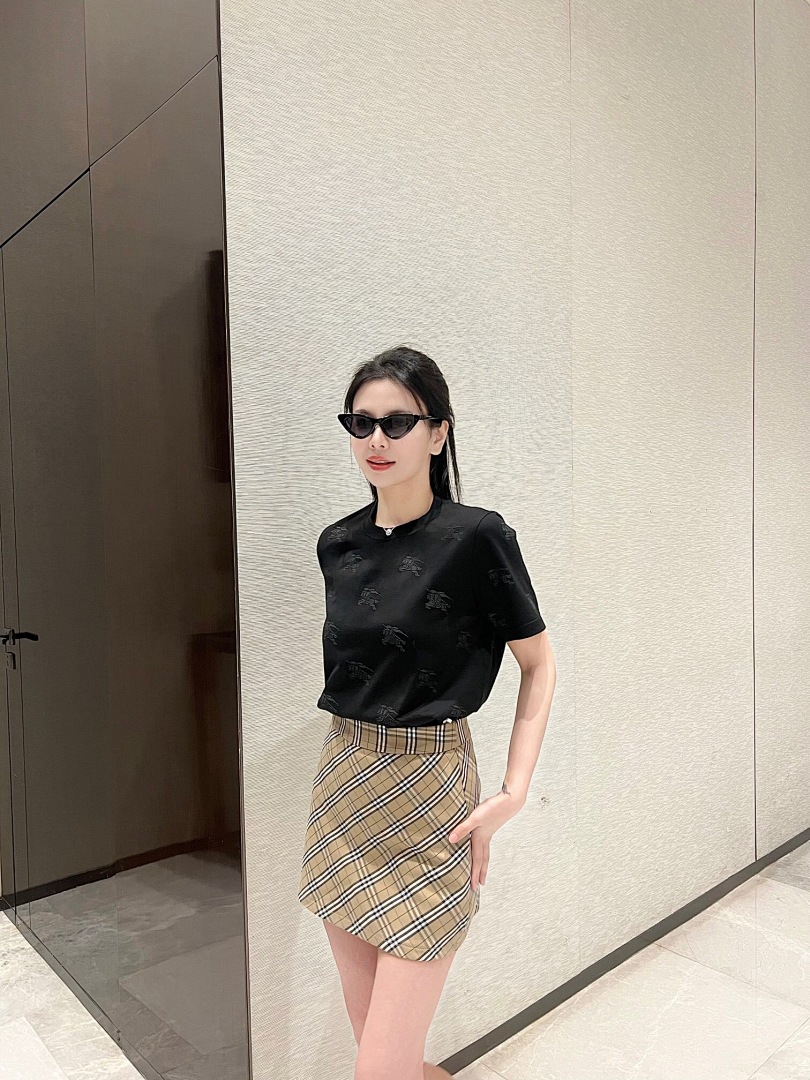 Burberry Label Print T Black (Women) - Image 13