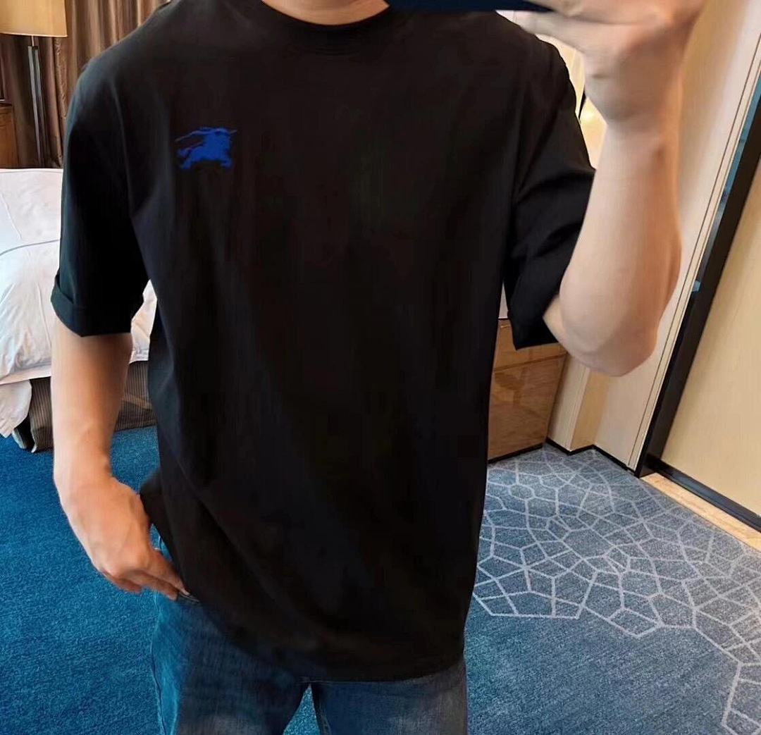 Burberry Embroidered T - Image 22