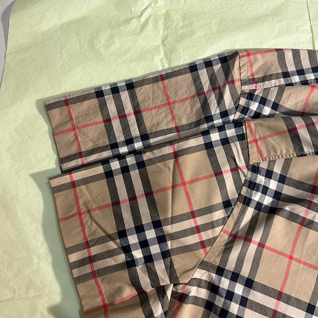 Burberry Short Sleeve - Image 10