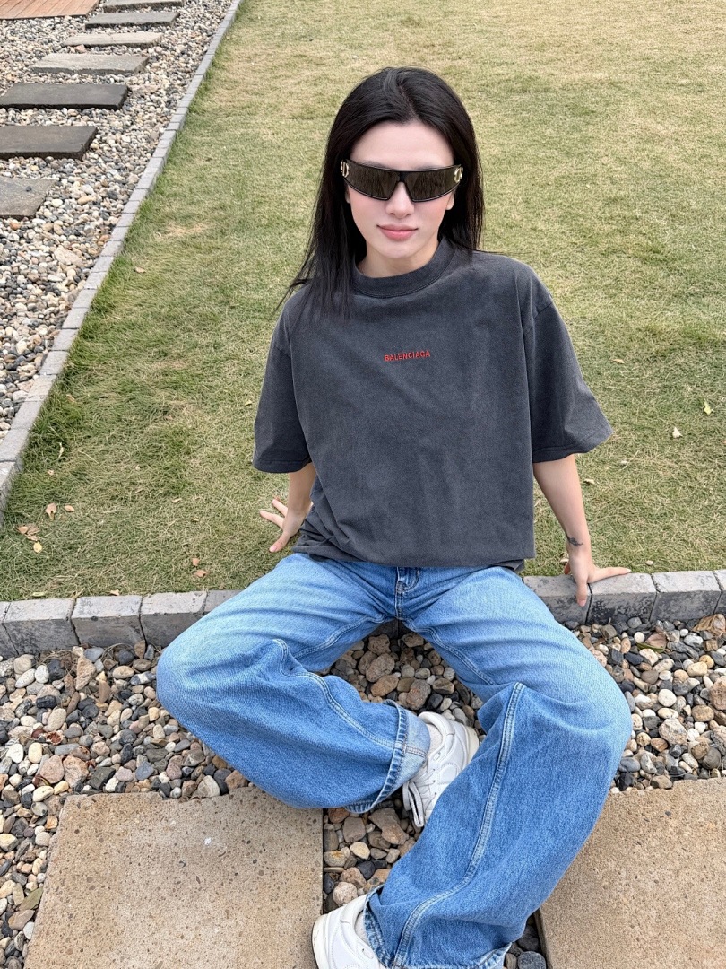 Balenciaga Red Embroidered T - Image 16