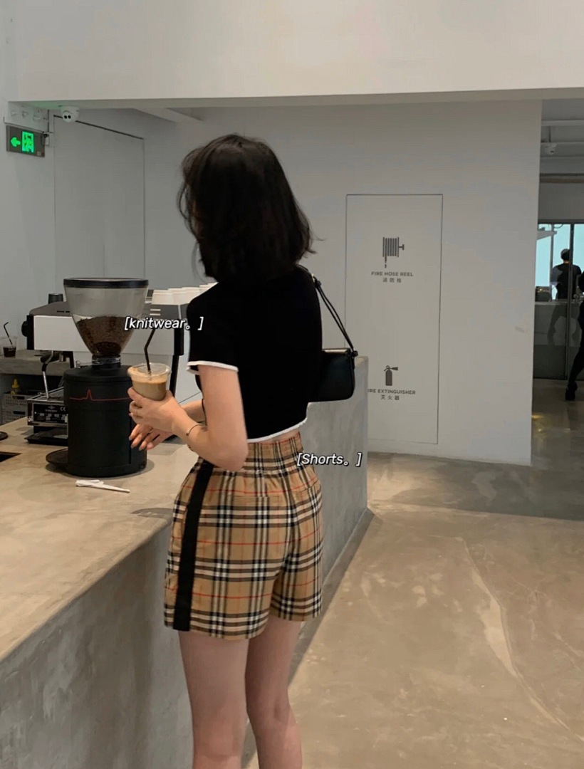 Burberry Black Short (Women) - Image 18