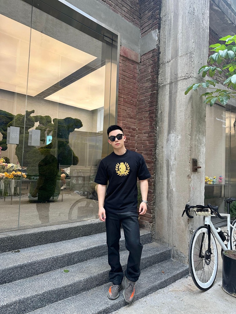 Burberry Embroidered Leaf Tee - Image 17