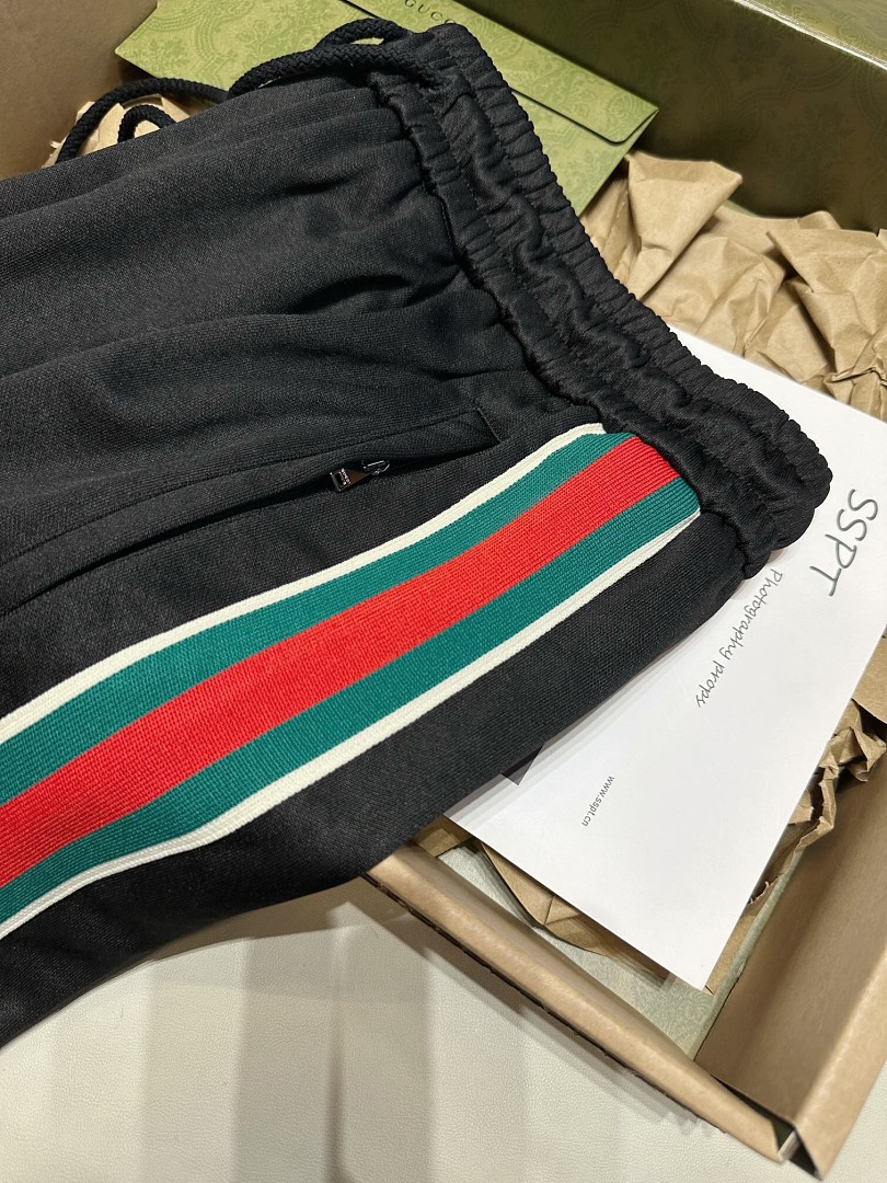 Gucci GU Red Green Strap Striped Short - Image 6