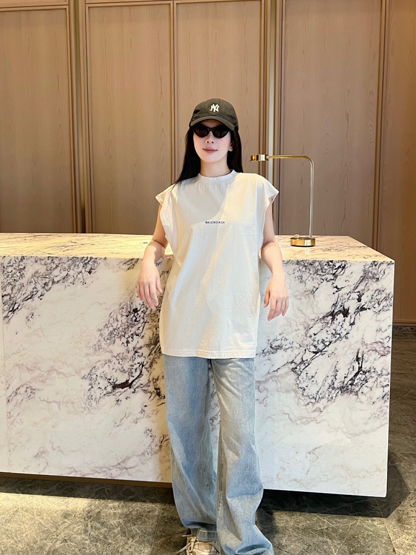 Balenciaga Sleeve T - Image 18