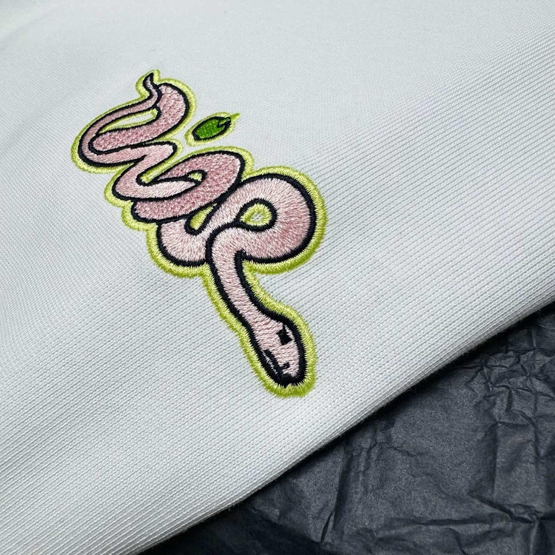 Unbranded DR Embroidered T - Image 8